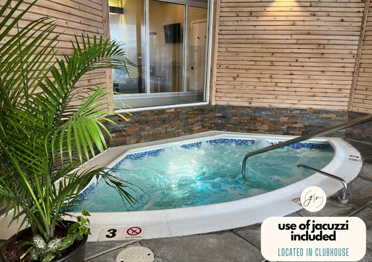 Luxury Villa- 3 Mins To Mohegan- Fully Stocked With Fireplace- Jacuzzi, Saltwater Pools, Sauna Norwich Exterior foto