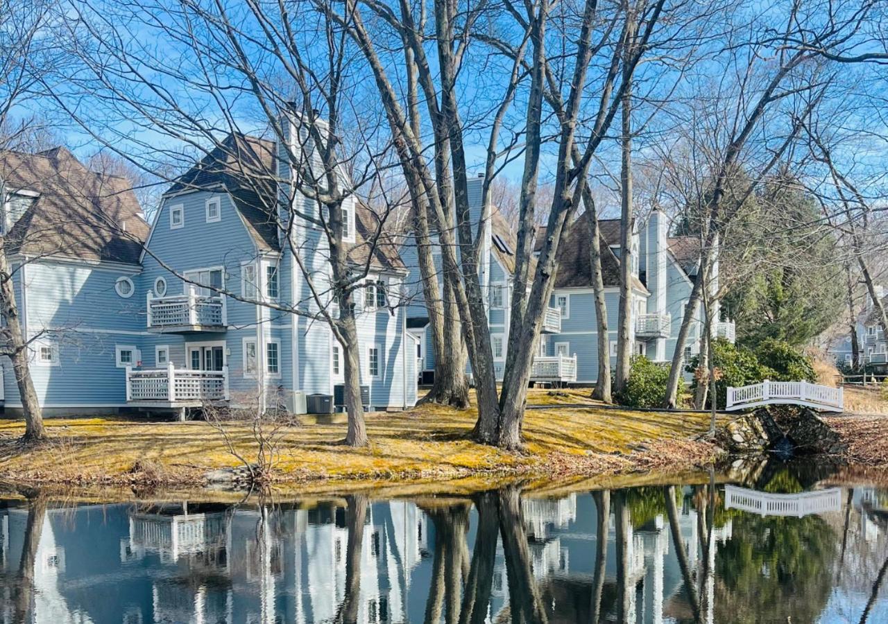 Luxury Villa- 3 Mins To Mohegan- Fully Stocked With Fireplace- Jacuzzi, Saltwater Pools, Sauna Norwich Exterior foto